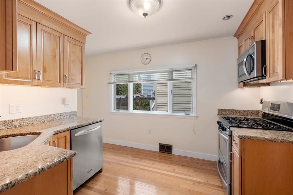 5 Huron St photo 5