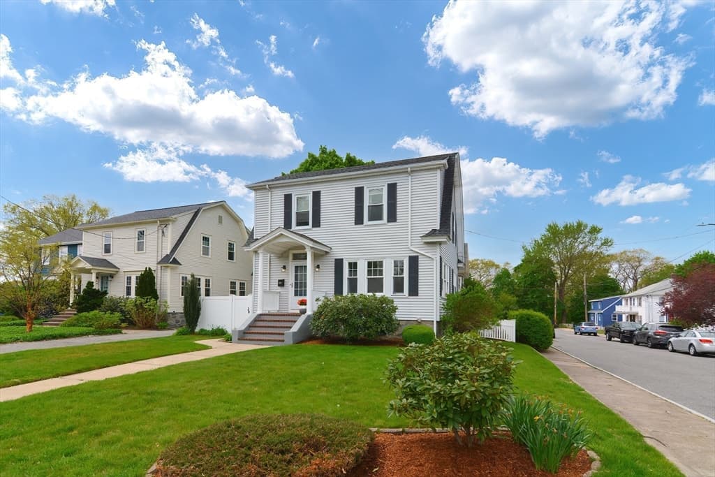 488 Baker St. photo 2