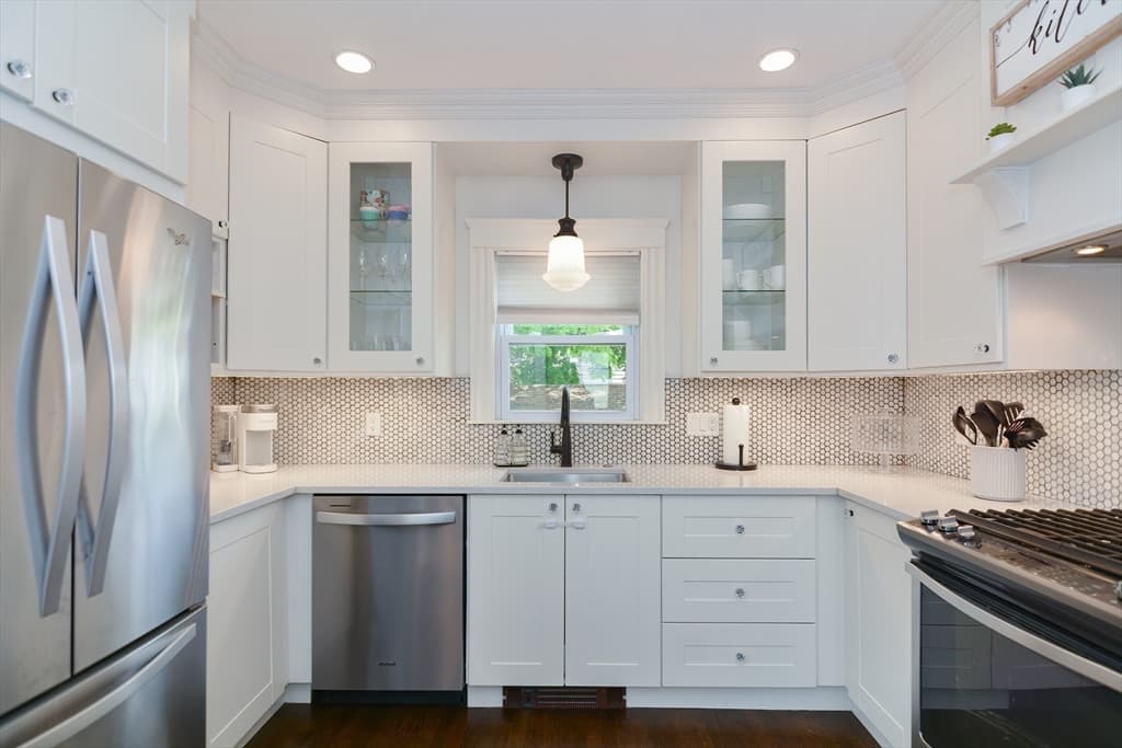 488 Baker St. photo 5
