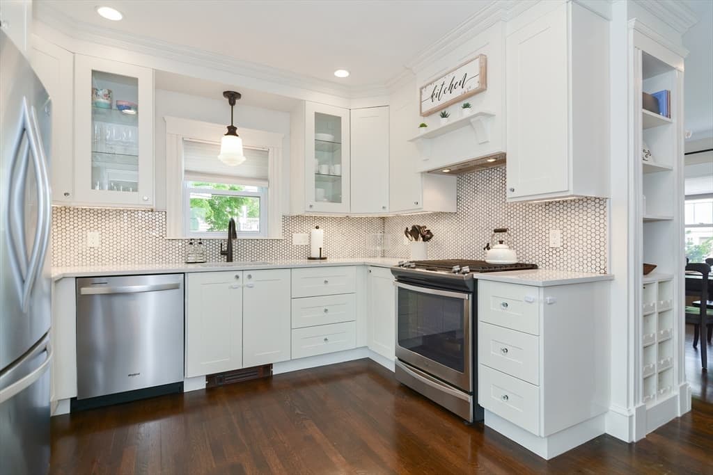 488 Baker St. photo 4