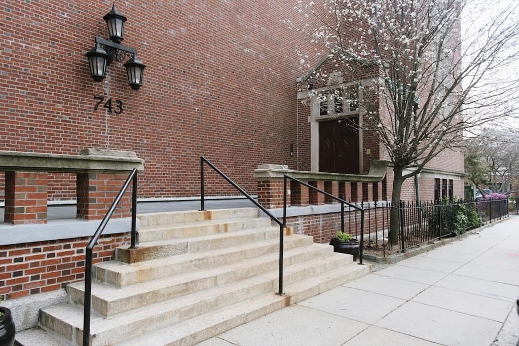 743 East Fourth #102
