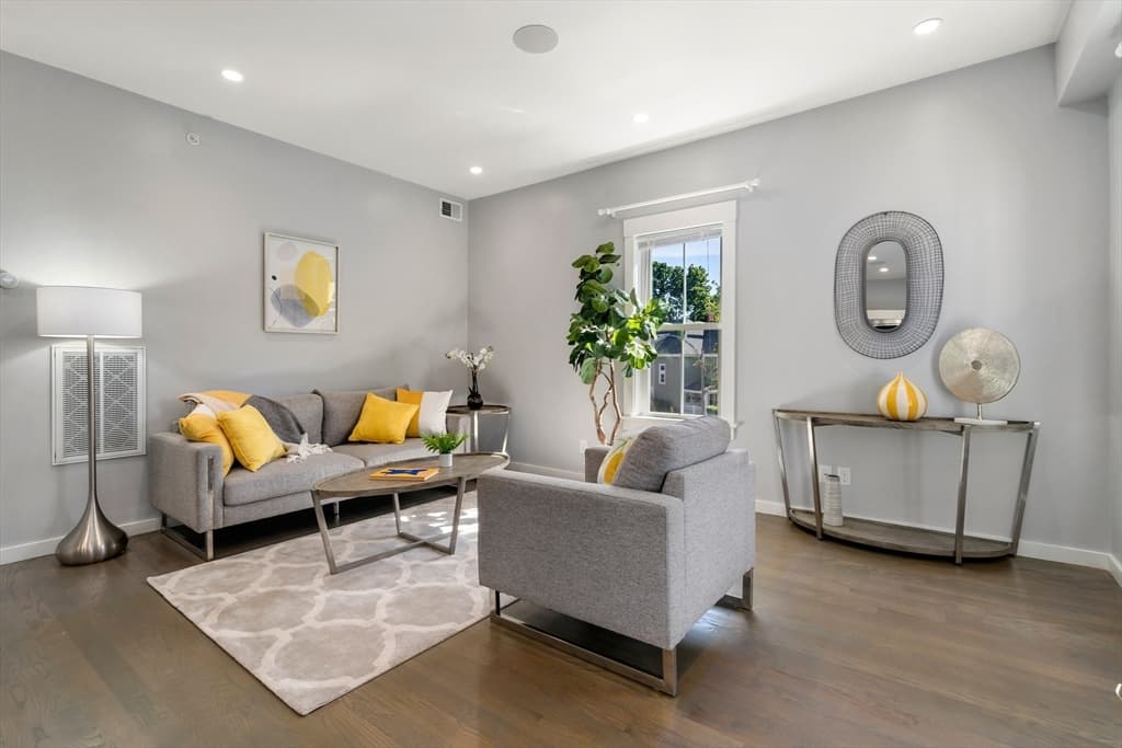 18 Armandine St #2 photo 2