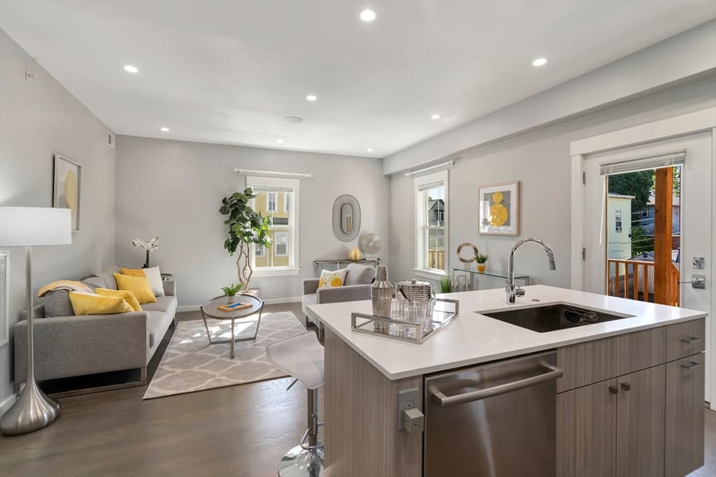 18 Armandine St #2