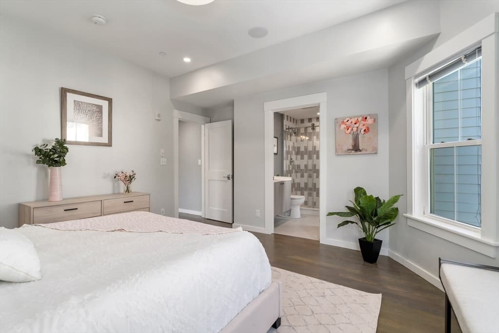 18 Armandine St #2 photo 5