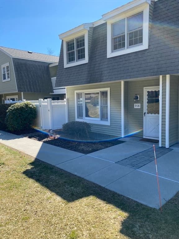 908 Edgebrook Drive #908
