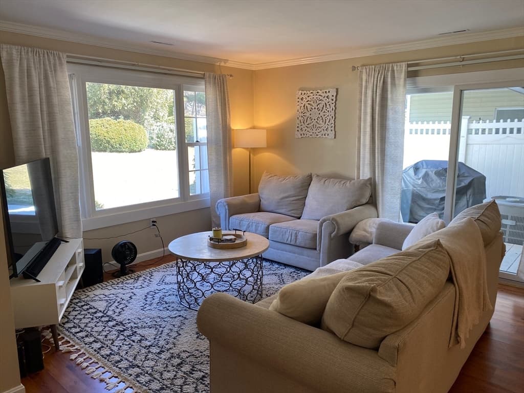 908 Edgebrook Drive #908 photo 4