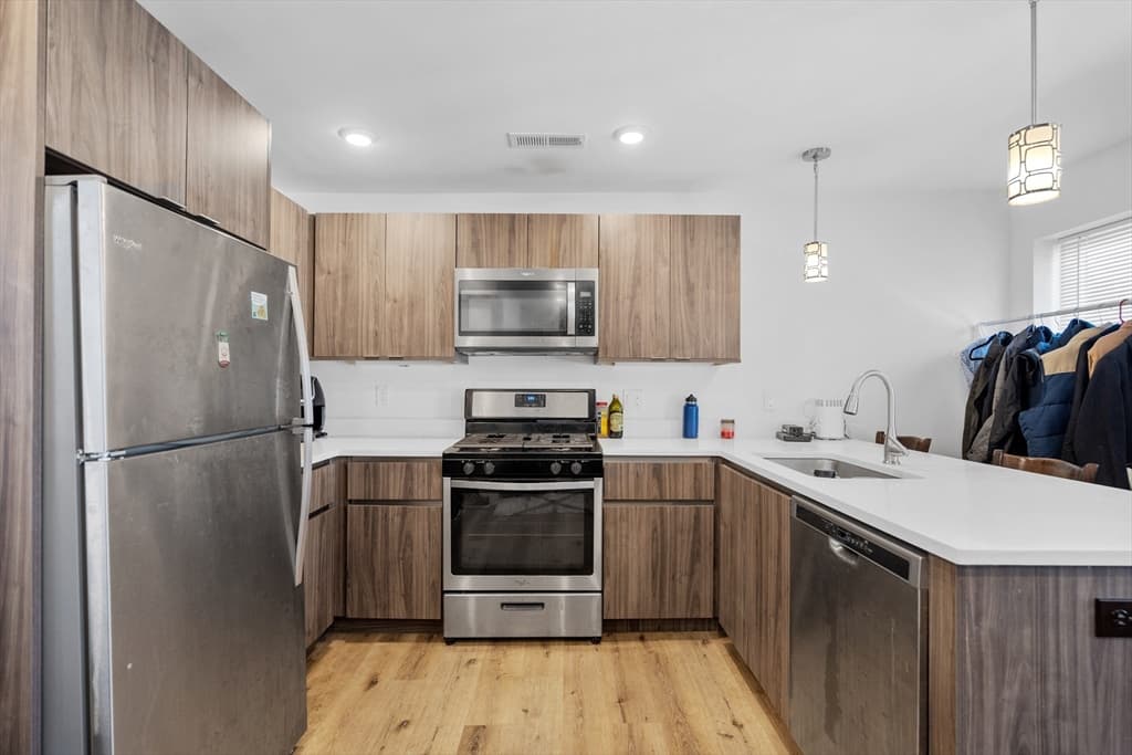 211 W 9th St. #3 photo 2