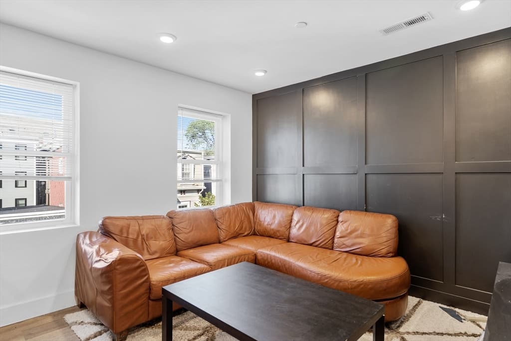 211 W 9th St. #3 photo 4