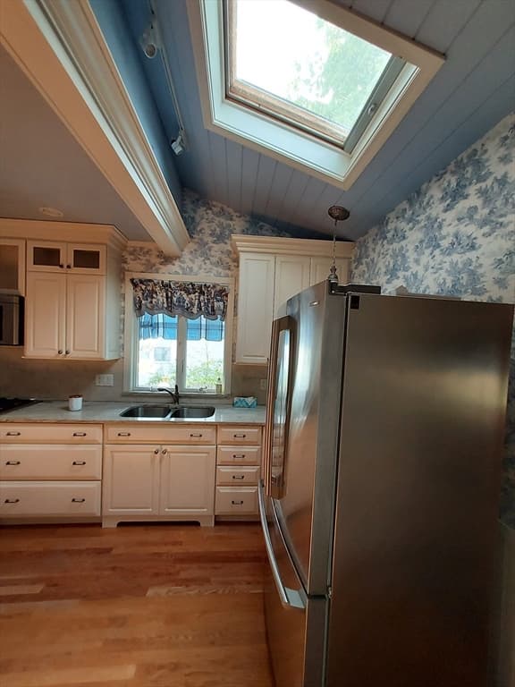 353 E Foster St photo 3