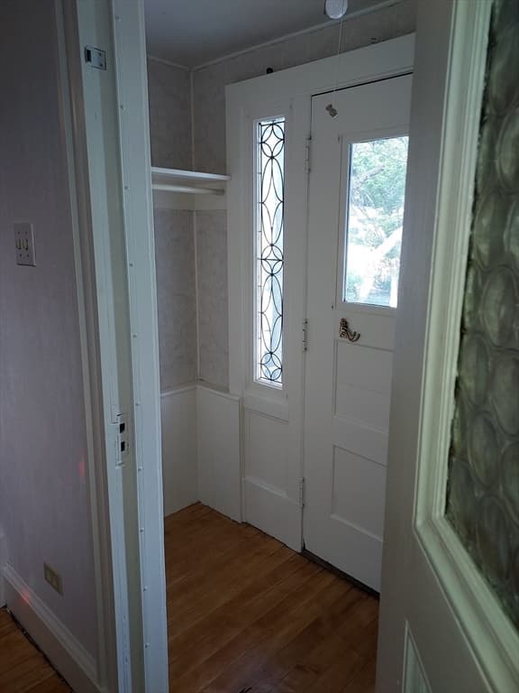353 E Foster St photo 4