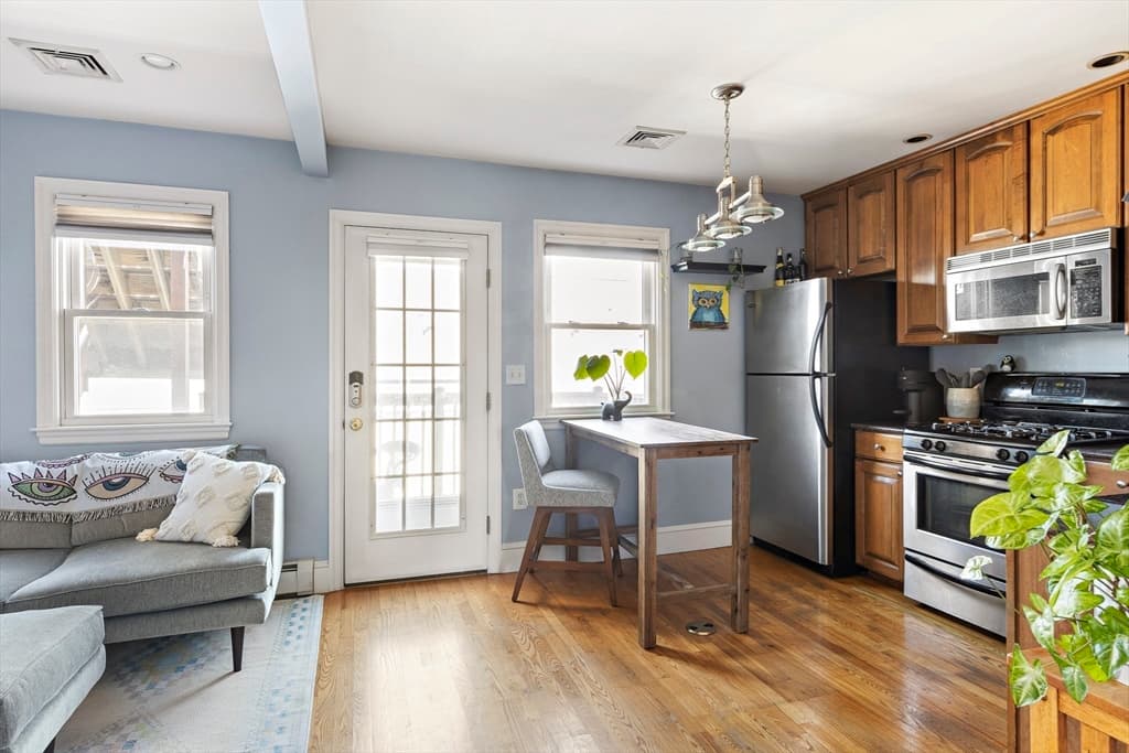 140-142 W 7th St #6 photo 5