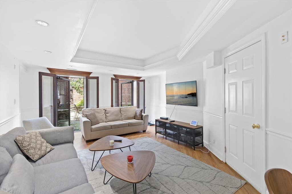 660 Massachusetts Ave #1 photo 2
