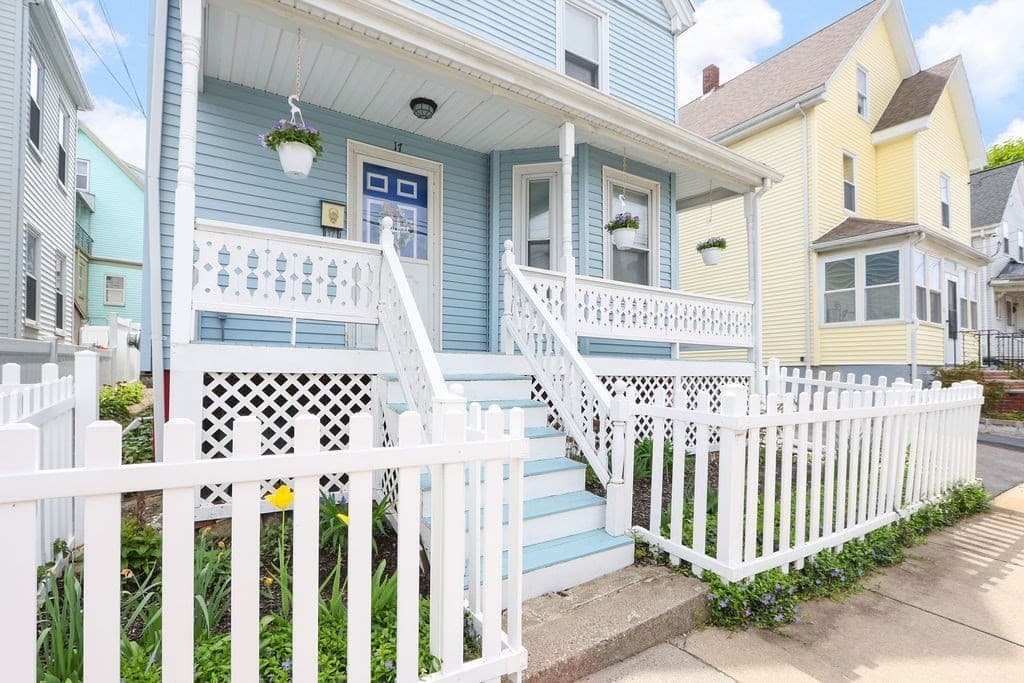 17 Higgins Ave photo 2