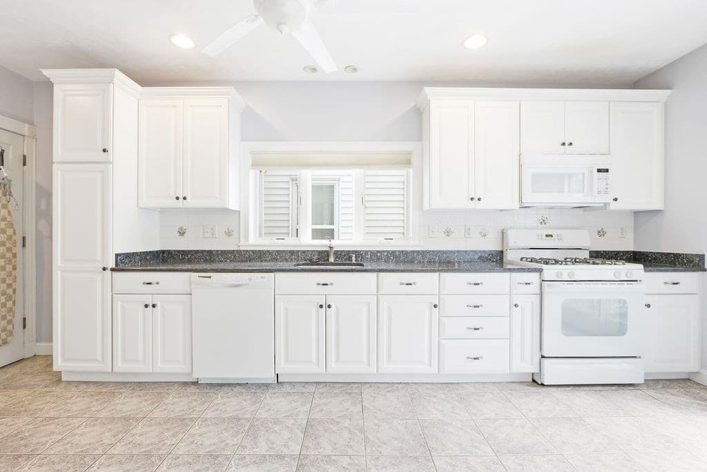 17 Higgins Ave photo 3
