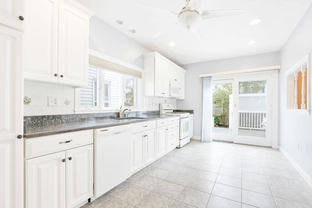 17 Higgins Ave photo 4