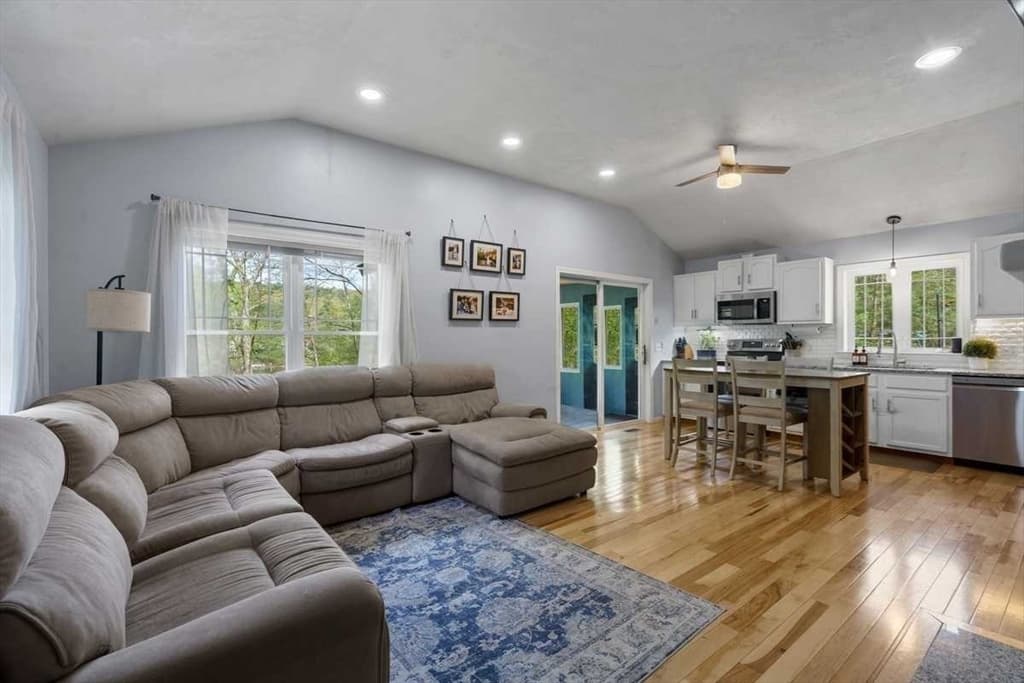 102 S Shore Dr photo 3