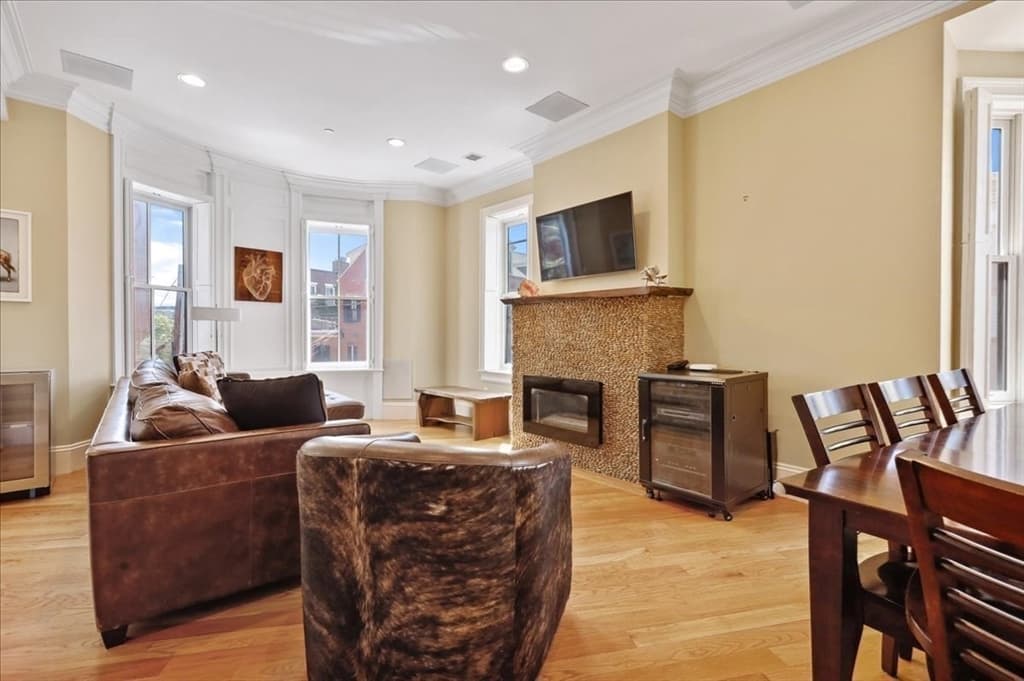 22 Chestnut Street #102 photo 3