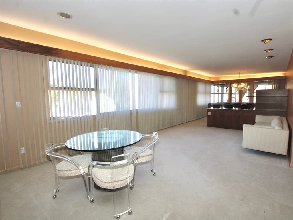 142 Winifred Ave photo 3