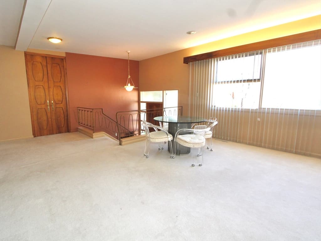 142 Winifred Ave photo 4