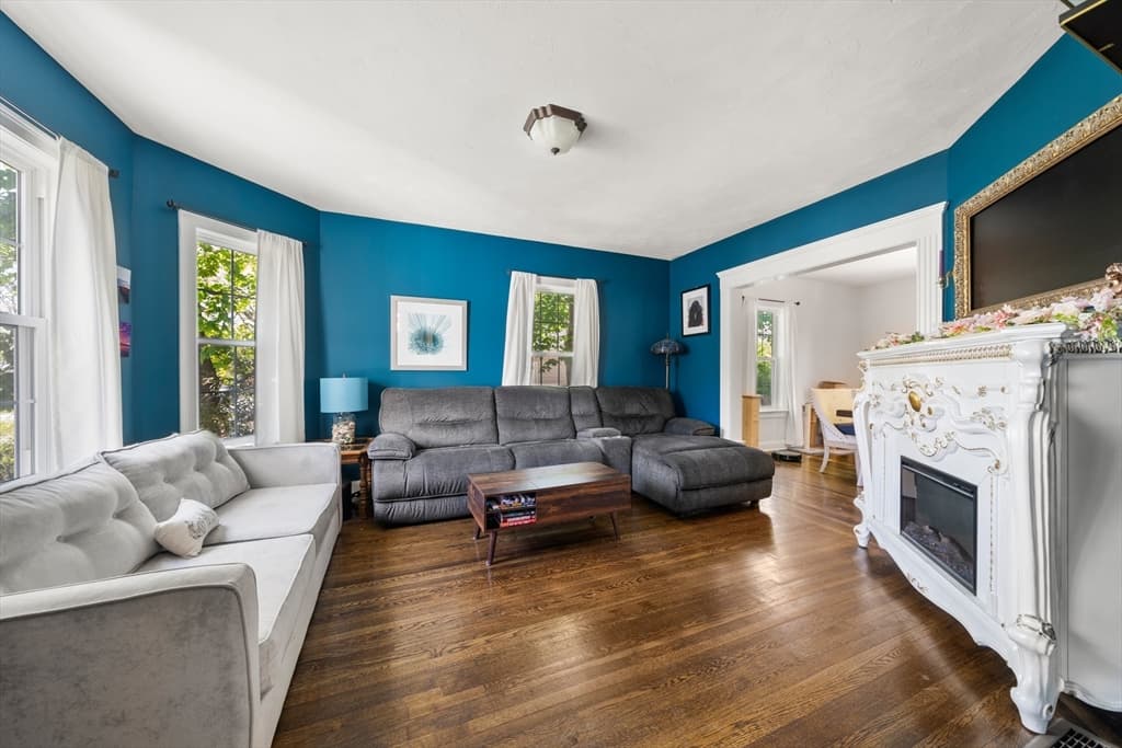 61 Lazel Street photo 2