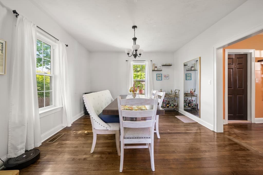 61 Lazel Street photo 4