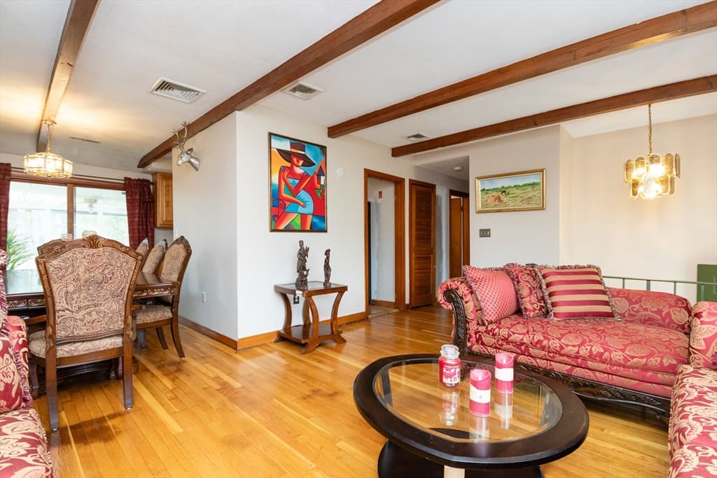 251 South photo 3