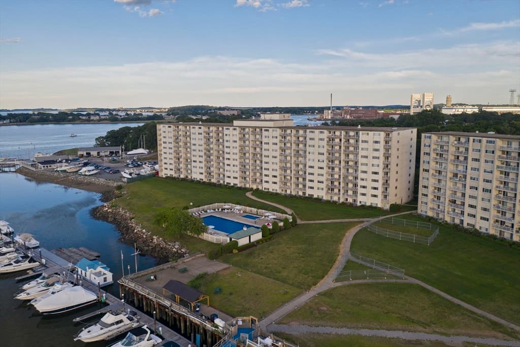 200 Cove Way #907