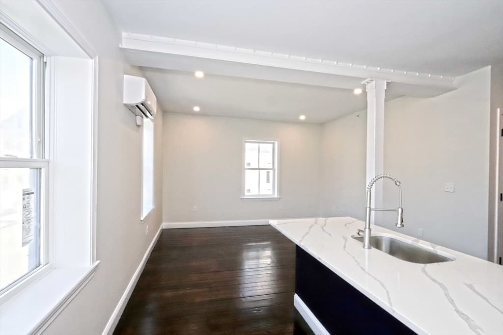 1504 Purchase St #104 photo 4
