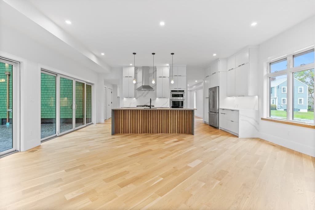 8 Dennison Avenue photo 3