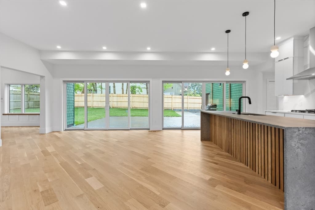 8 Dennison Avenue photo 5