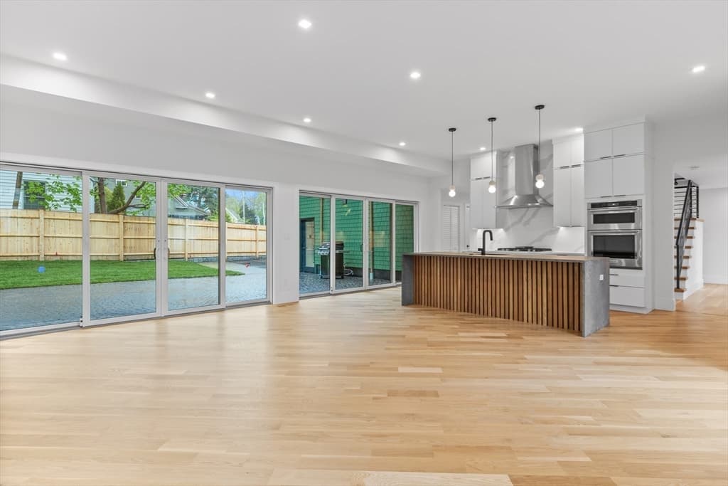 8 Dennison Avenue photo 4