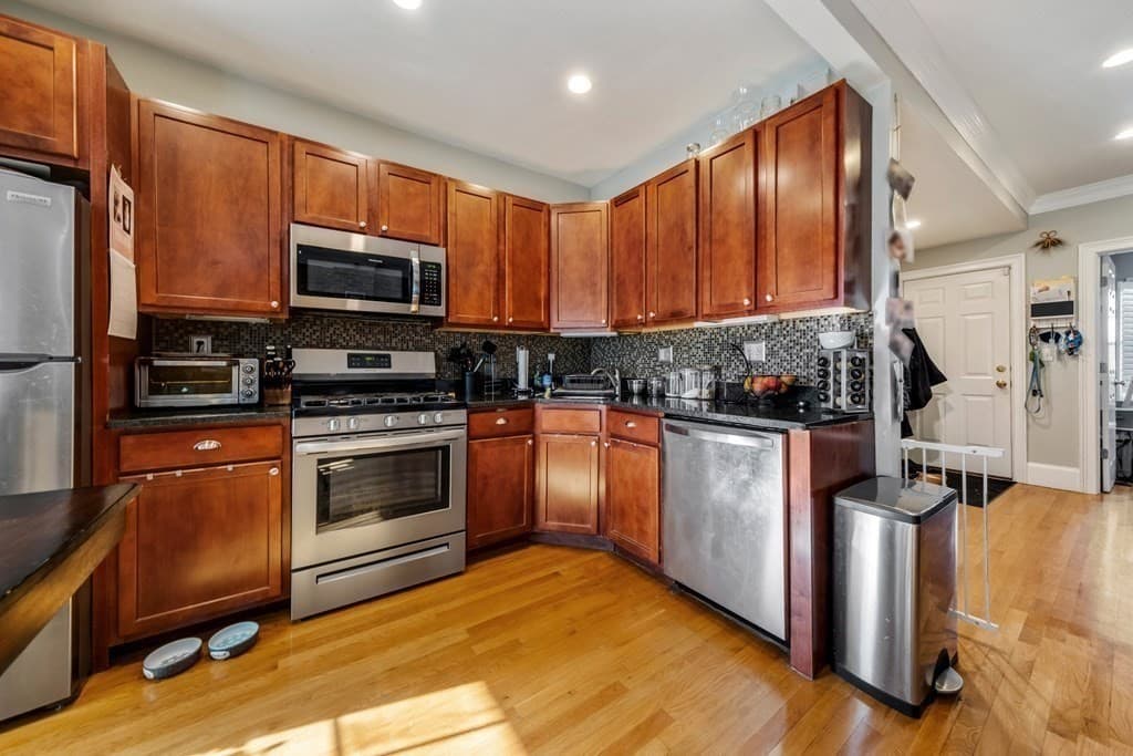 673 E 2nd St #1 photo 4