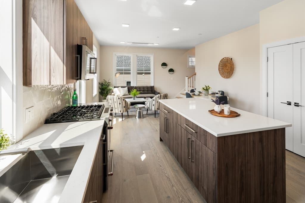 24 Rush St #I photo 3