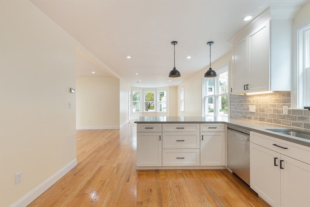 48 West Tremlett #2 photo 4