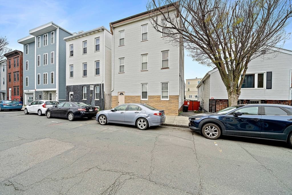 192 Paris St photo 2