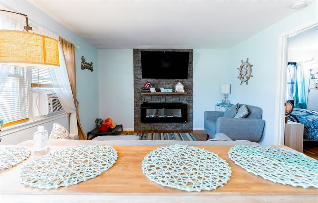 716 James St photo 5