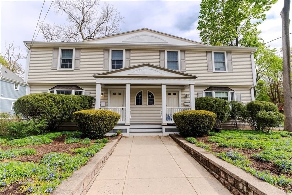 23-25 Elmwood St