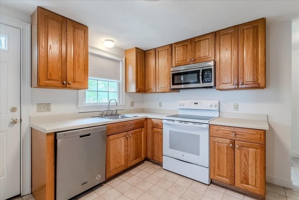 23-25 Elmwood St photo 5