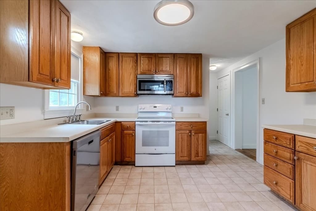 23-25 Elmwood St photo 4