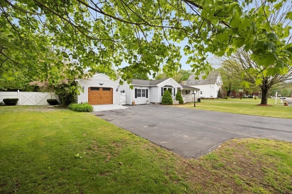 888 Summer Street photo 2