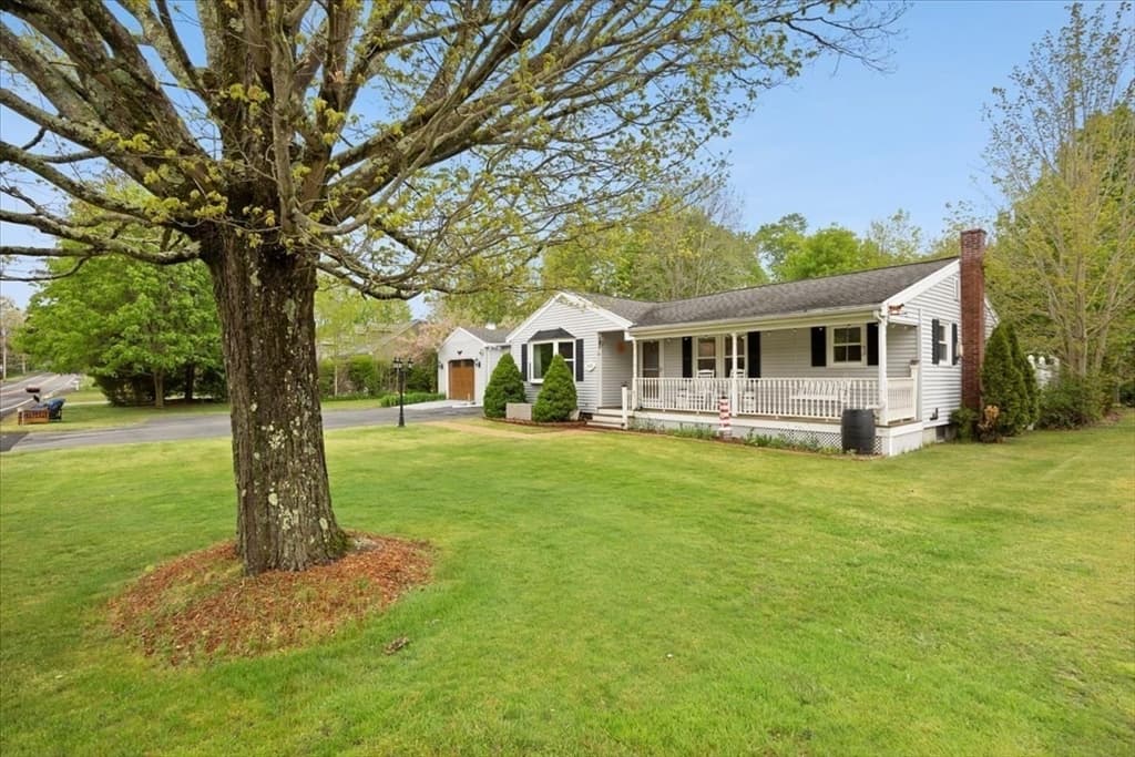 888 Summer Street photo 3