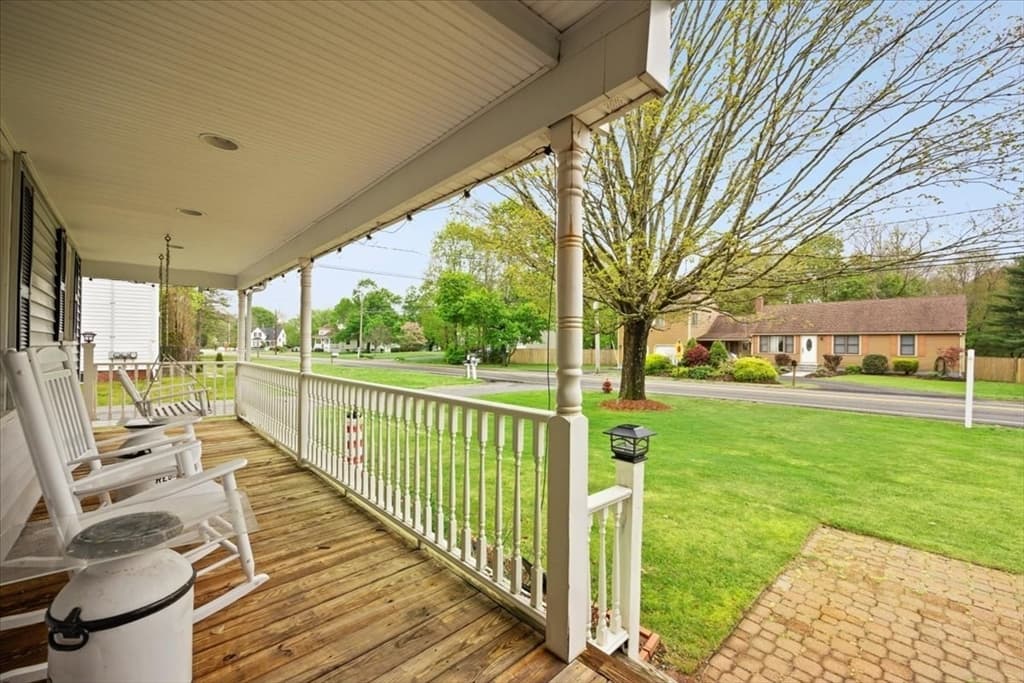 888 Summer Street photo 4