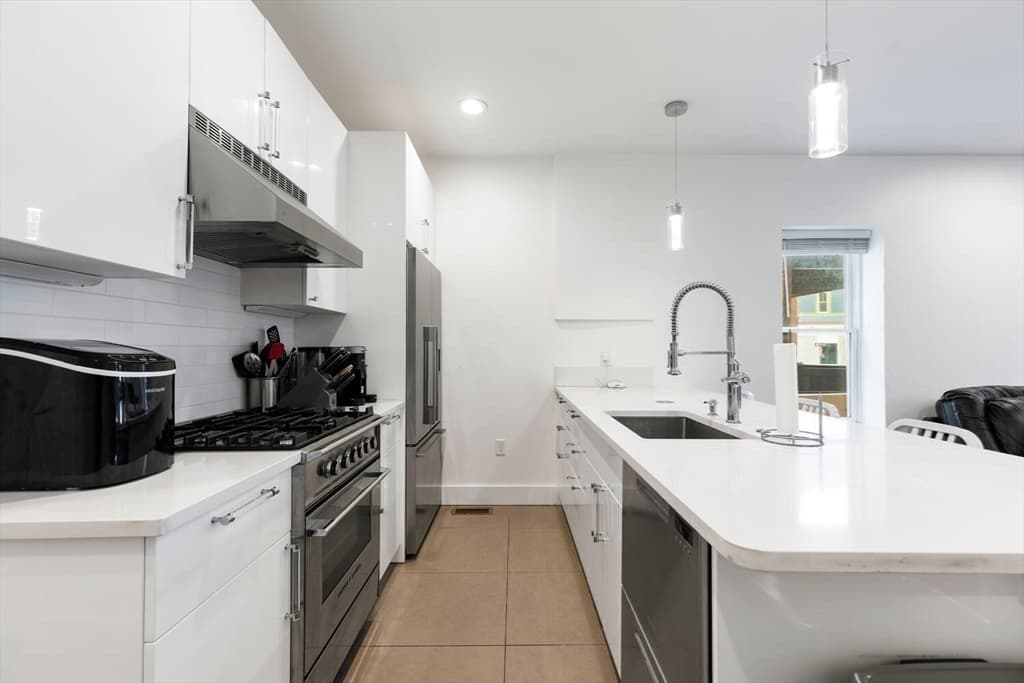 714 E 5th St #1 photo 5
