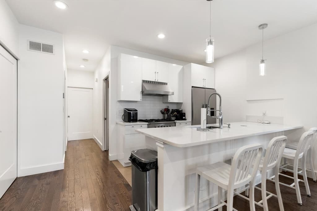 714 E 5th St #1 photo 4