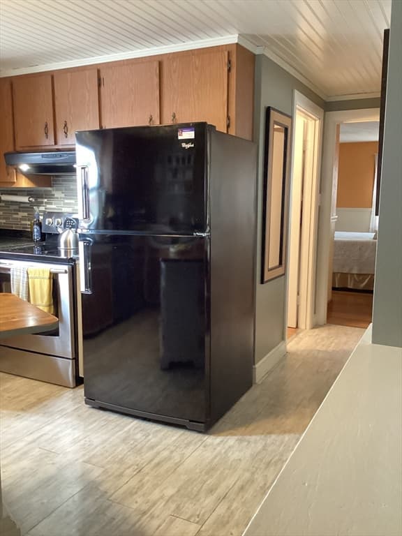 81 Cook Ave photo 2