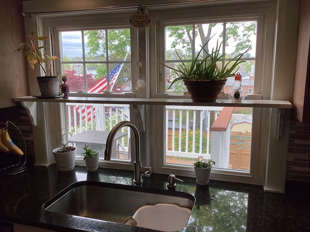 81 Cook Ave photo 3