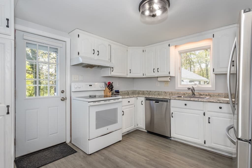 31 Thetford Ave photo 5