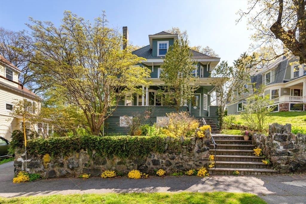 23 Devens Rd