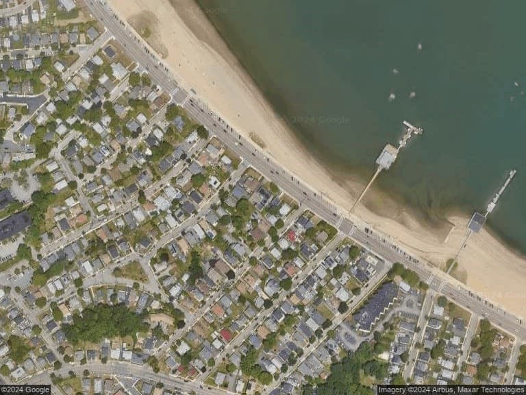 623 Quincy Shore Dr photo 3