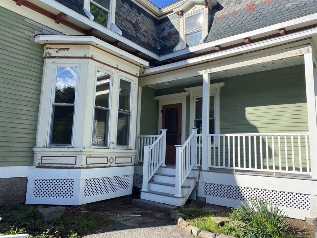207 N. Main St photo 2